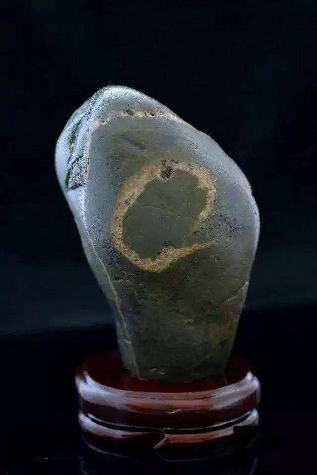 好石头要摆的起,留的住!_奇石