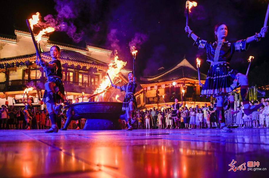 in|Night shows staged in C China's ancient city