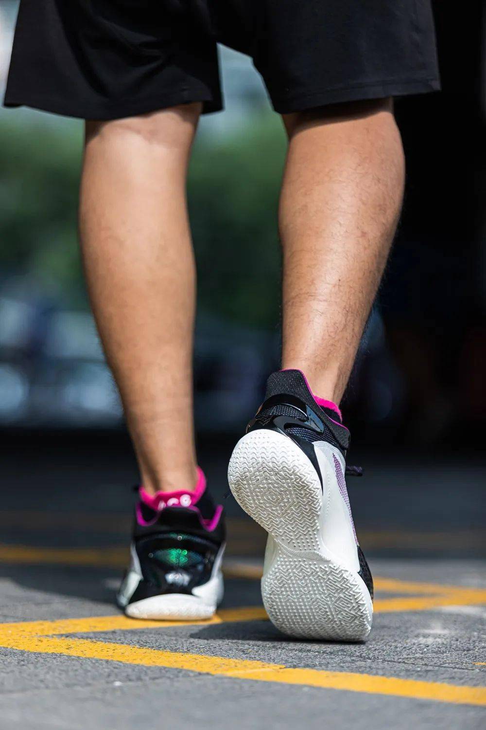 后跟|李宁低帮出神鞋!音速 9 Low 造型更犀利!透气大升级!