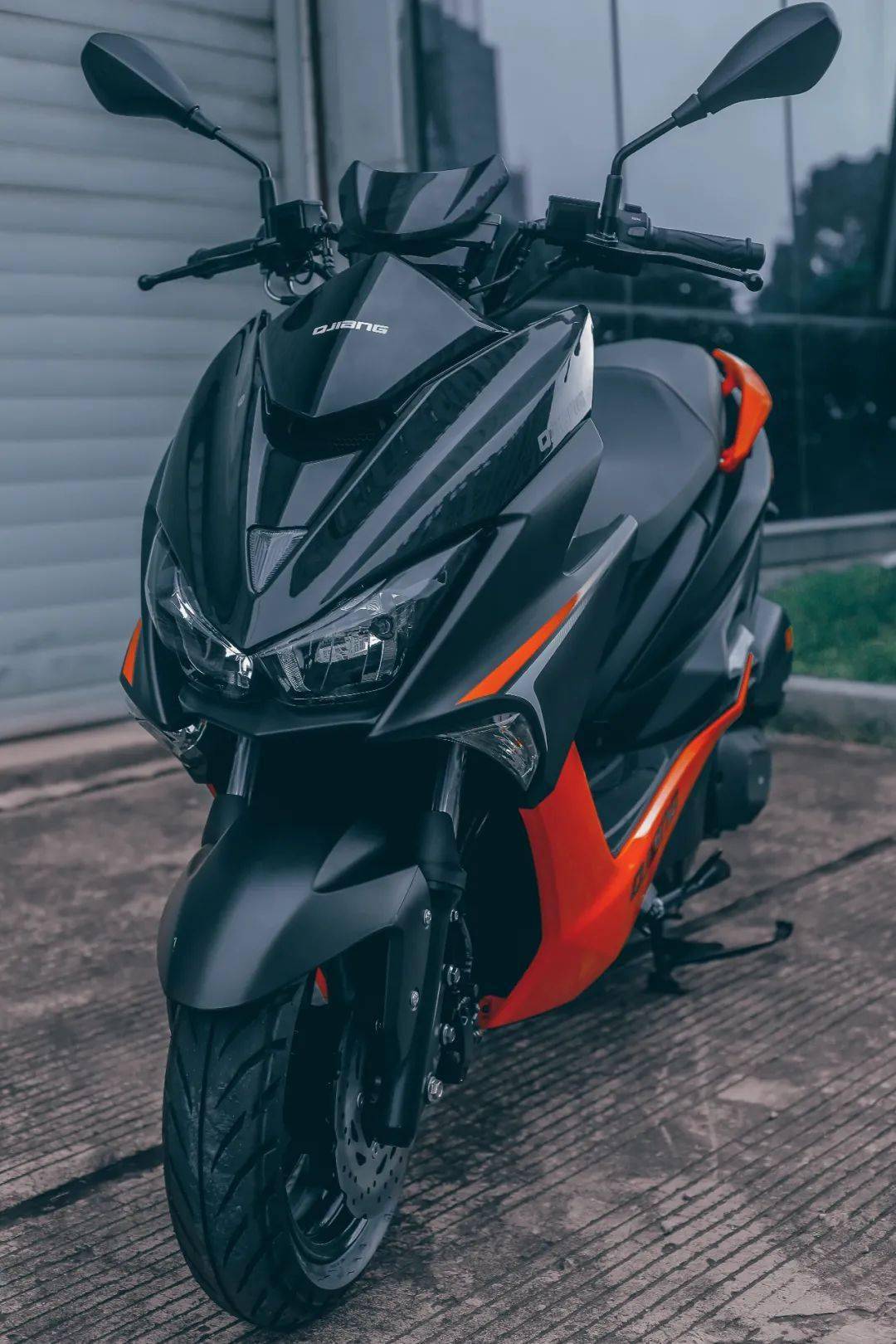 12800元钱江mt150强力冲击中型运动踏板车市场