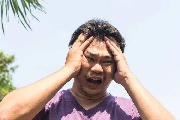 症状|人真的能被热死，中年男子中暑身亡，如何预防？