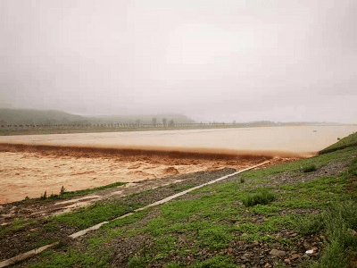 河南省伊川县全力奋战抗洪救灾