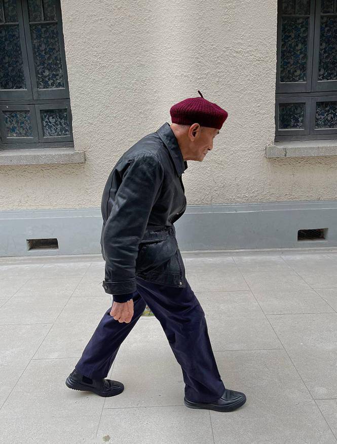 上海老爷爷有多酷65岁还穿博柏利戴香奈儿敢穿会搭好摩登