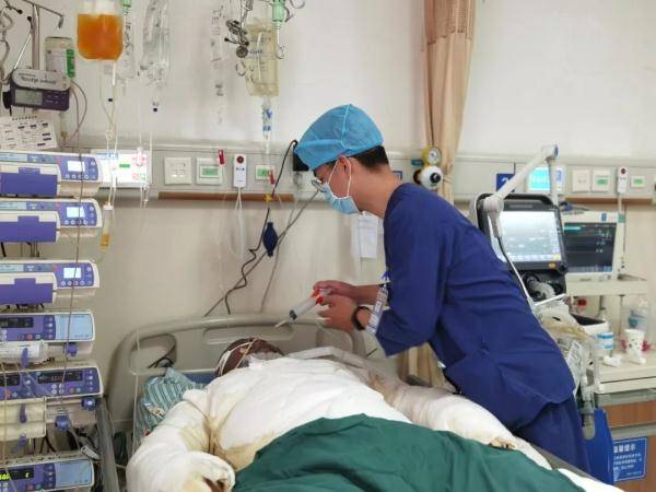 事故|最新进展！电动车自燃事故中受伤父亲度过休克期