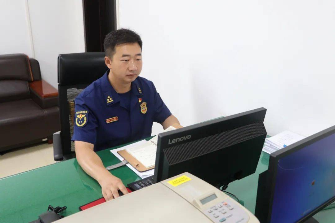 两优一先风采展建设大街消防救援站政治指导员赵广军扎根基层脚踏实地