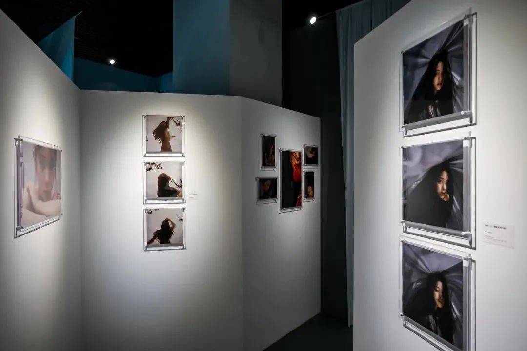 arts play exhibition 欧阳娜娜跨界艺术展在上海宝龙美术馆开幕展出