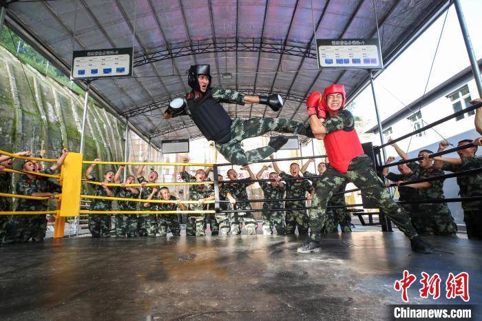 彭勇 摄  近日,武警重庆总队执勤第三支队云阳中队着眼部队任务实际