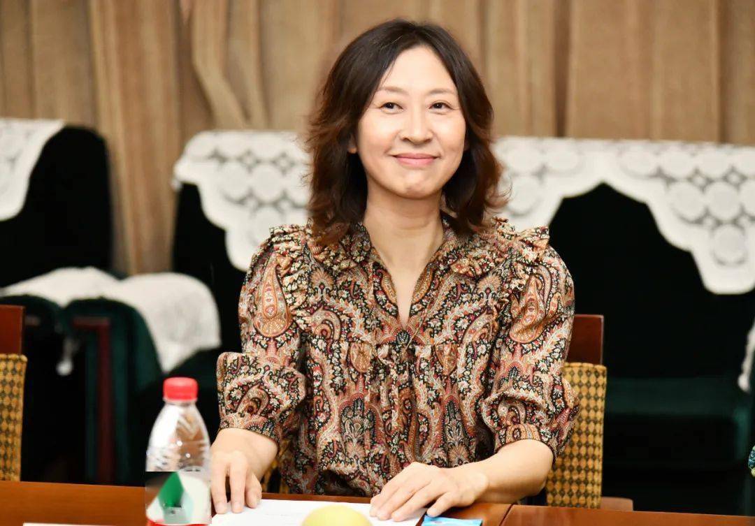 姜婷婷主任在致辞中表示,紫檀雕刻技艺是国家级非物质文化遗产代表性