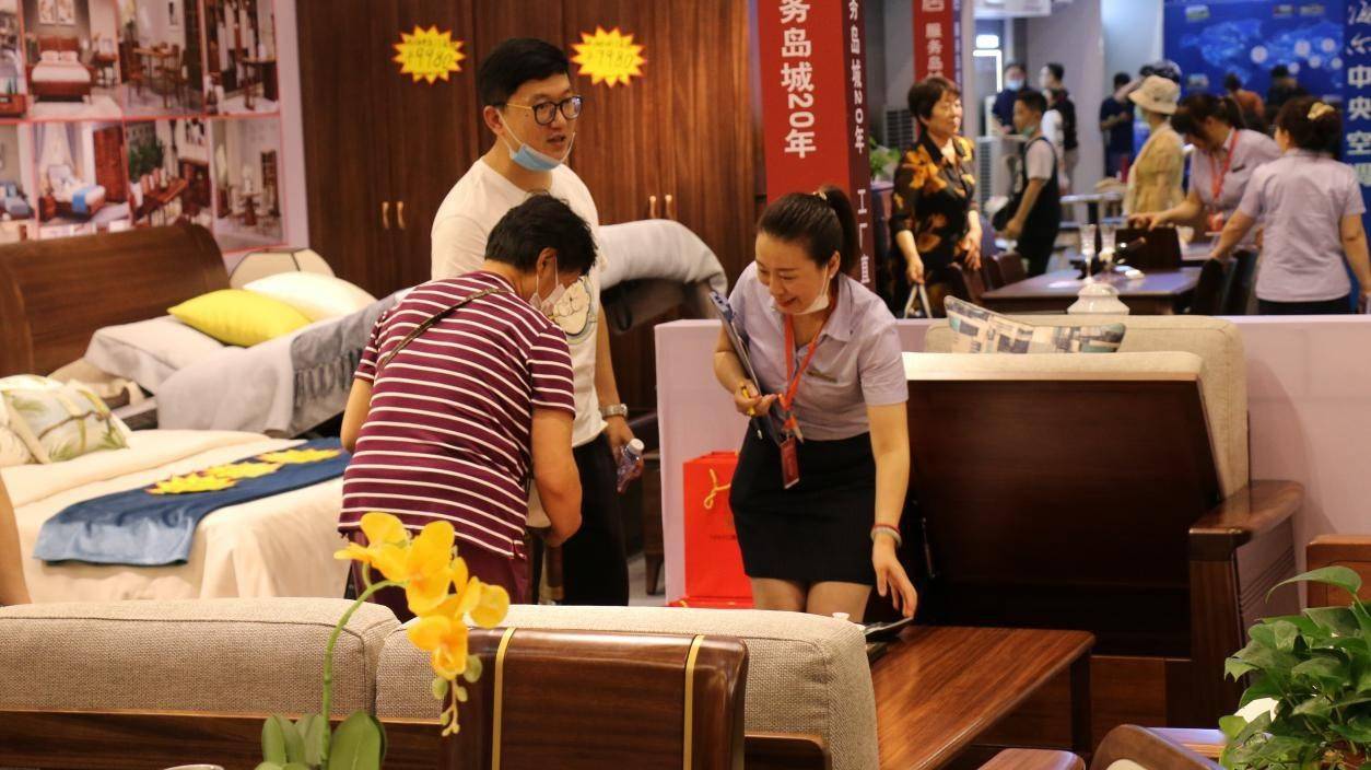 青岛世纪家博会圆满落幕汉易家居实力演绎实木家居新潮流
