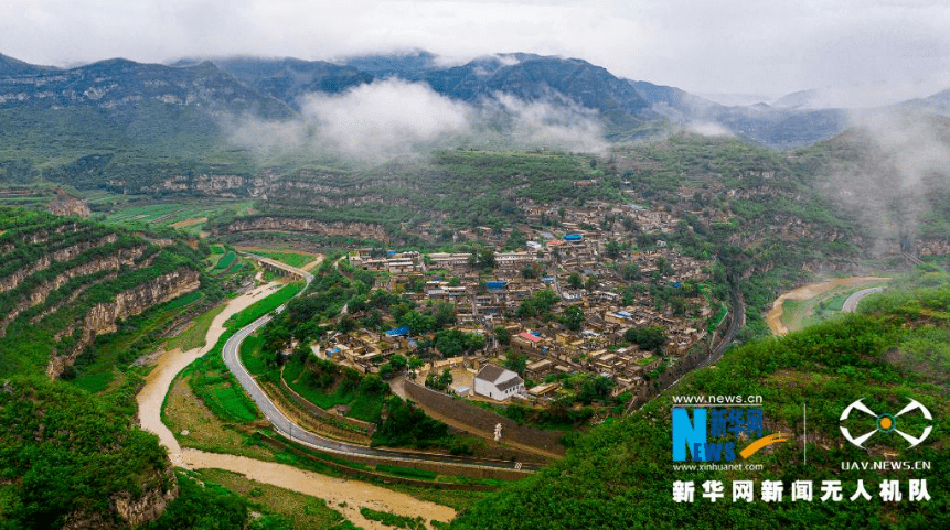 媒体聚焦云中村落平定县下盘石村云雾缥缈恍若仙境