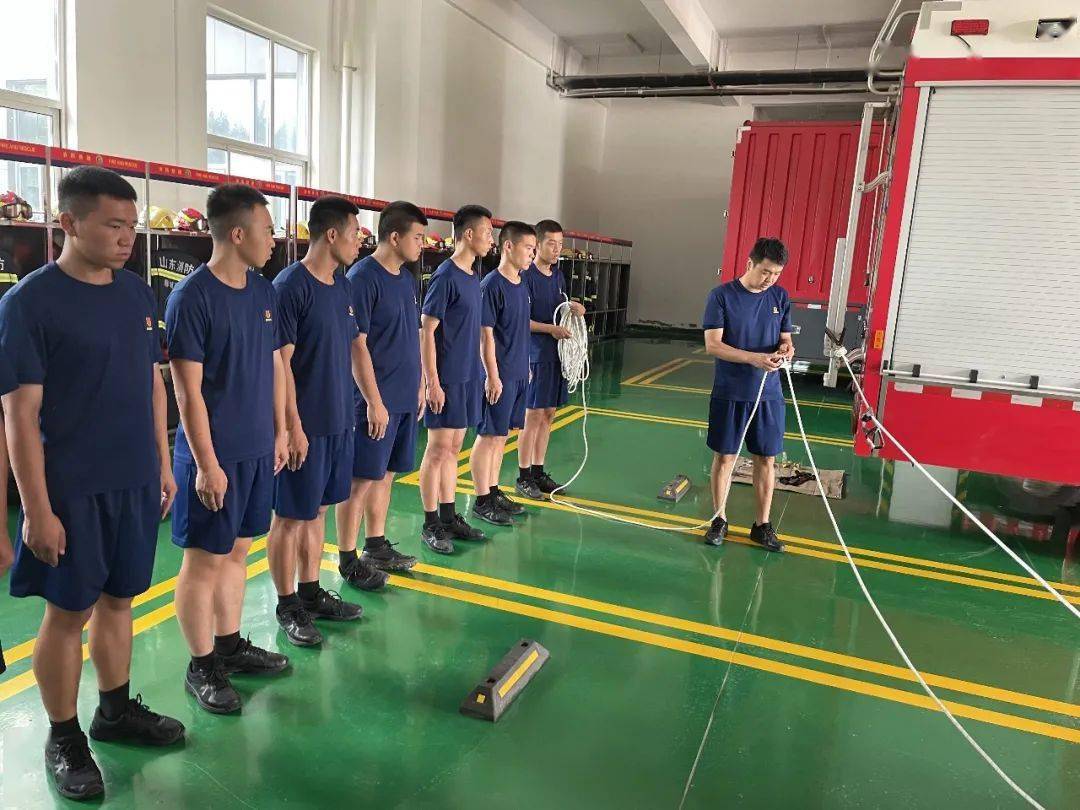 聊城支队组织新入职消防员开展业务技能训练纪实(二)