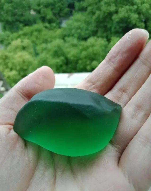 金丝玉中的"宝石光",到底值不值钱?