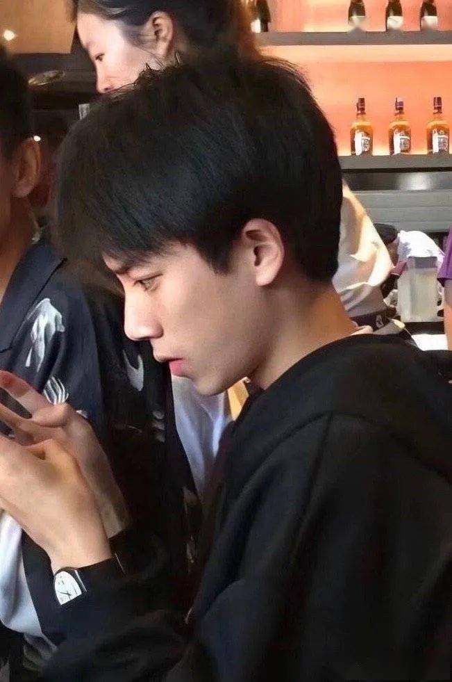 冒死偷拍素人帅哥啊啊啊啊啊这谁顶得住