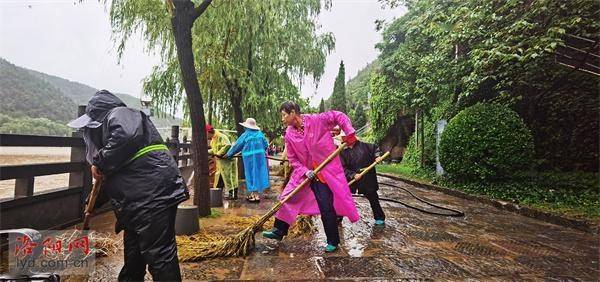 龙门石窟景区：漫入河水已退去 石窟造像均安好