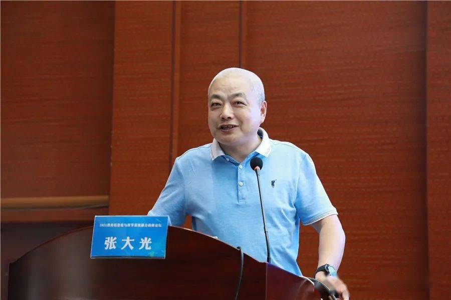 北京教育学院石景山分院教育技术研修中心主任张大光围绕中共中央