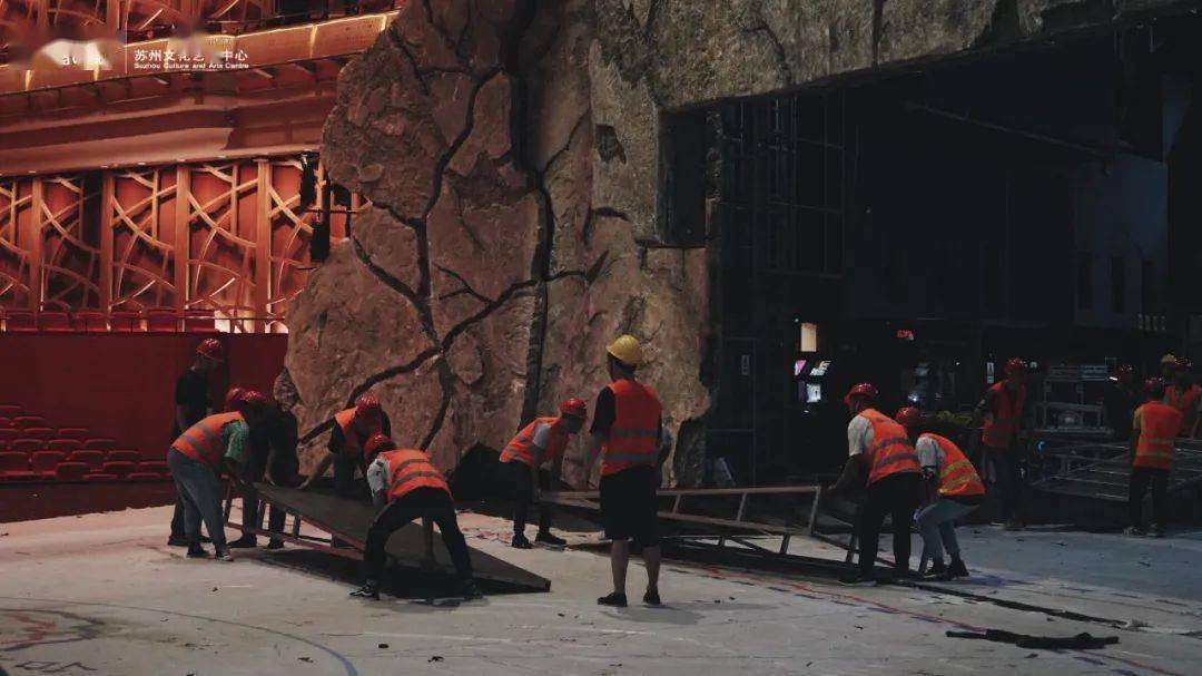 他来了!带你第一视角直击《赵氏孤儿》装台现场