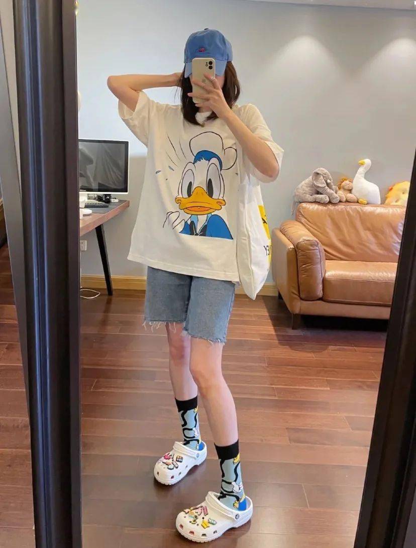 穿衣搭配:夏日标配"洞洞鞋"来了!清凉舒适,宽脚肉脚速看!