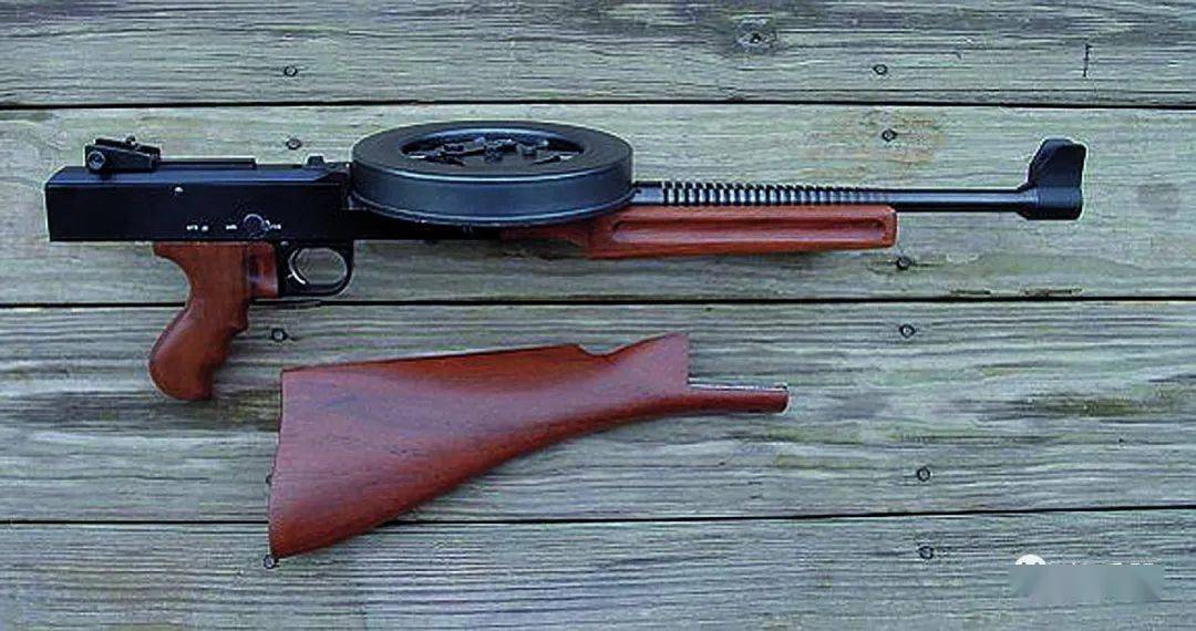 威力不够射速能凑泼水冲锋枪的意难平解读american180