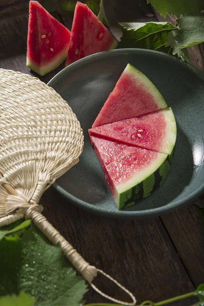 何以消烦暑,端坐一院中 | 大暑_西瓜