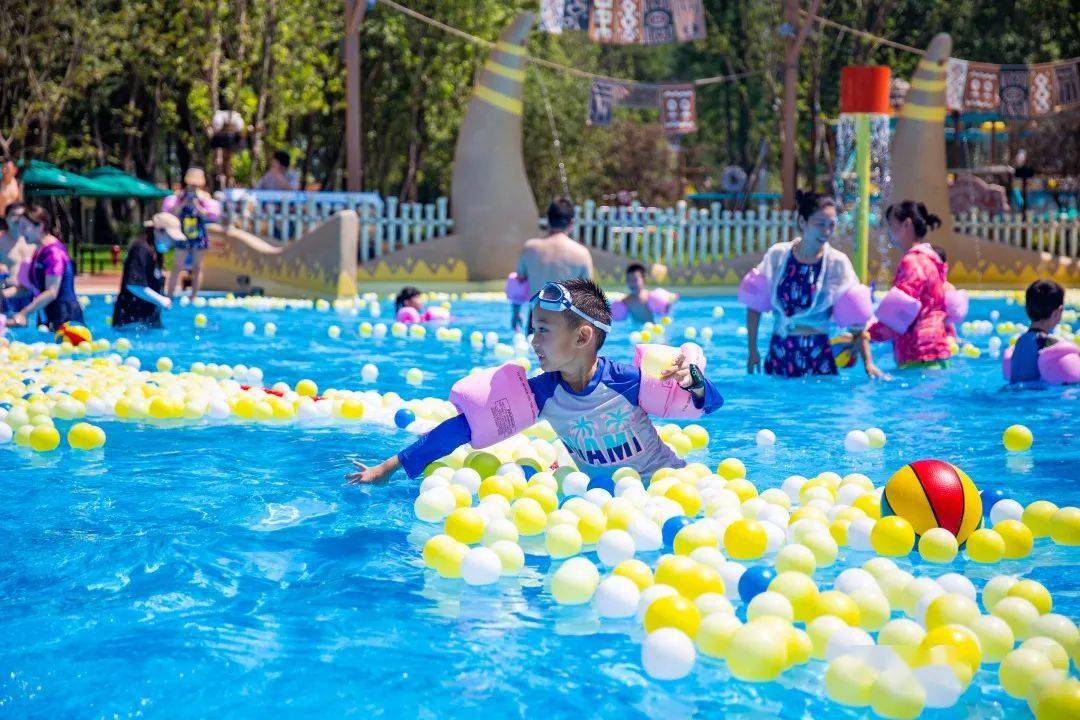 "暑"气来袭 武汉玛雅海滩举办首届亲子水上运动会_家庭