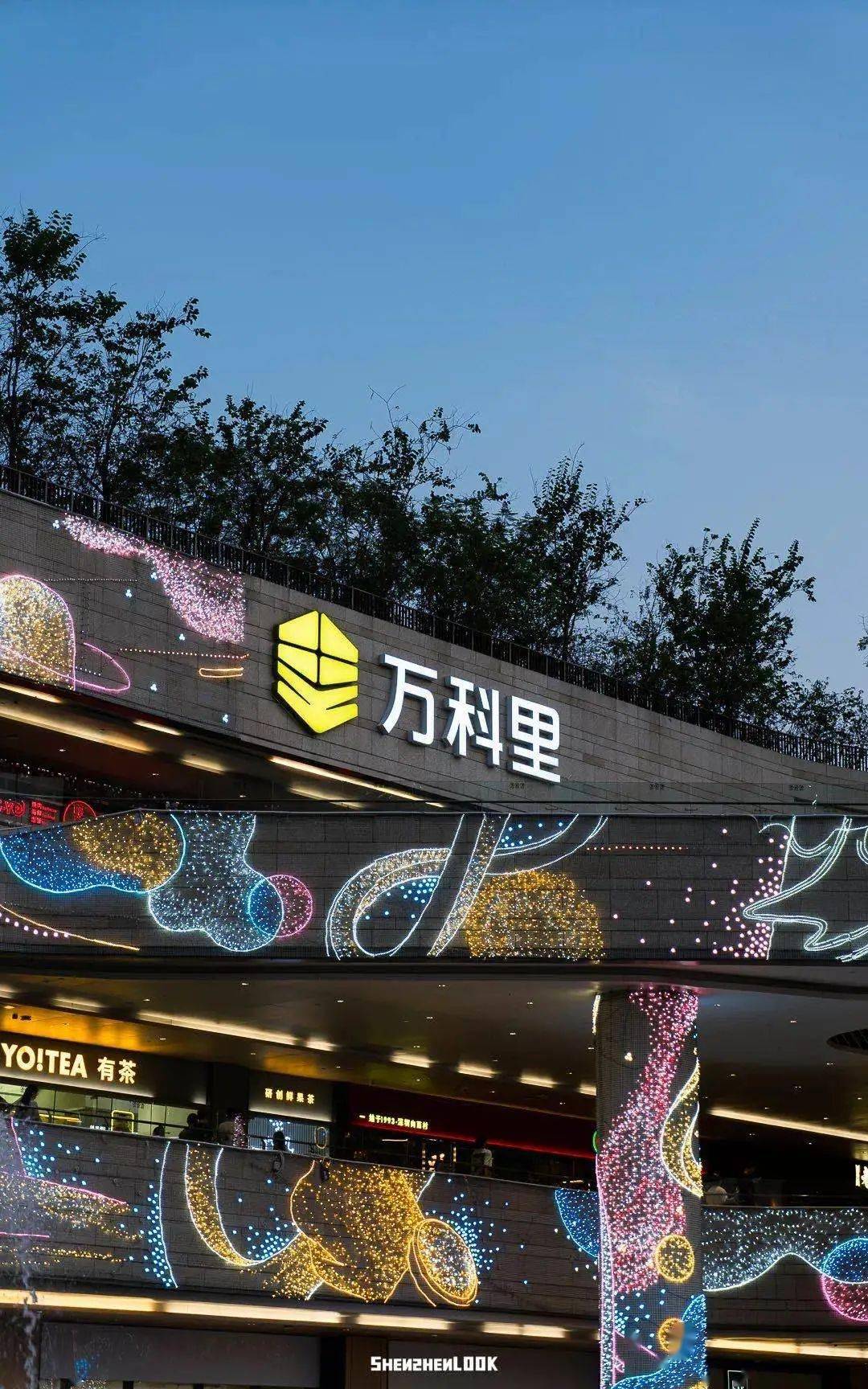 邀请来自西安的艺术团队打造十万根浪花环保公益展这是深圳万科全新