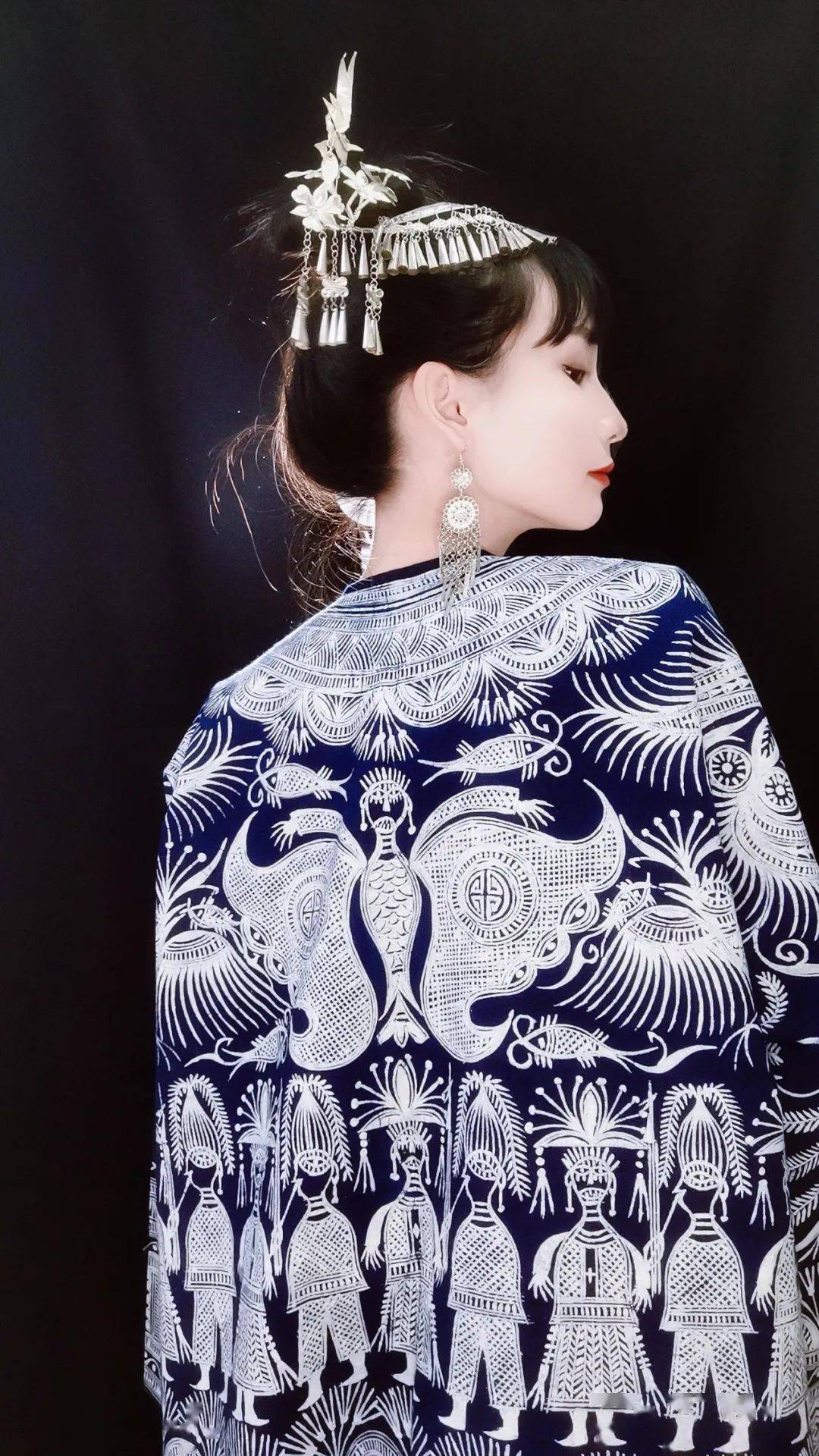 加以色彩,想象,将自己眼中的世界,苗族姑娘自幼学习蜡染,唐宋达到鼎盛