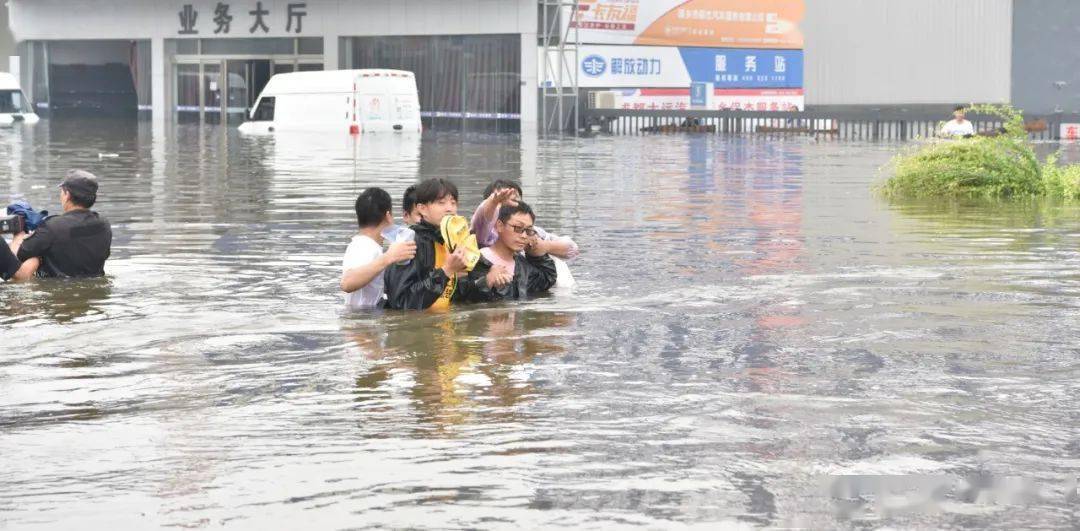 暴雨共造成辉县市,卫辉市,长垣市,获嘉县,原阳县,封丘县58个乡镇受灾.