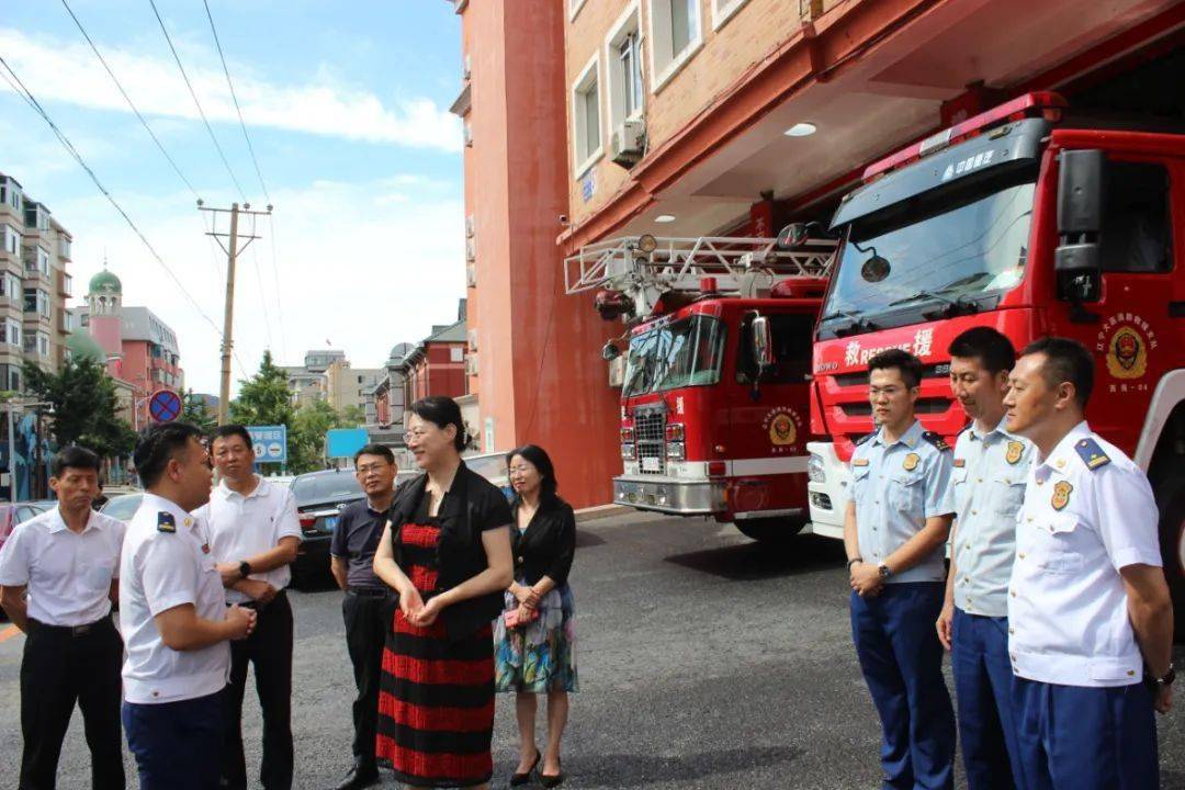 西岗区人大主任于丽艳带领区四大班子慰问西岗消防大队