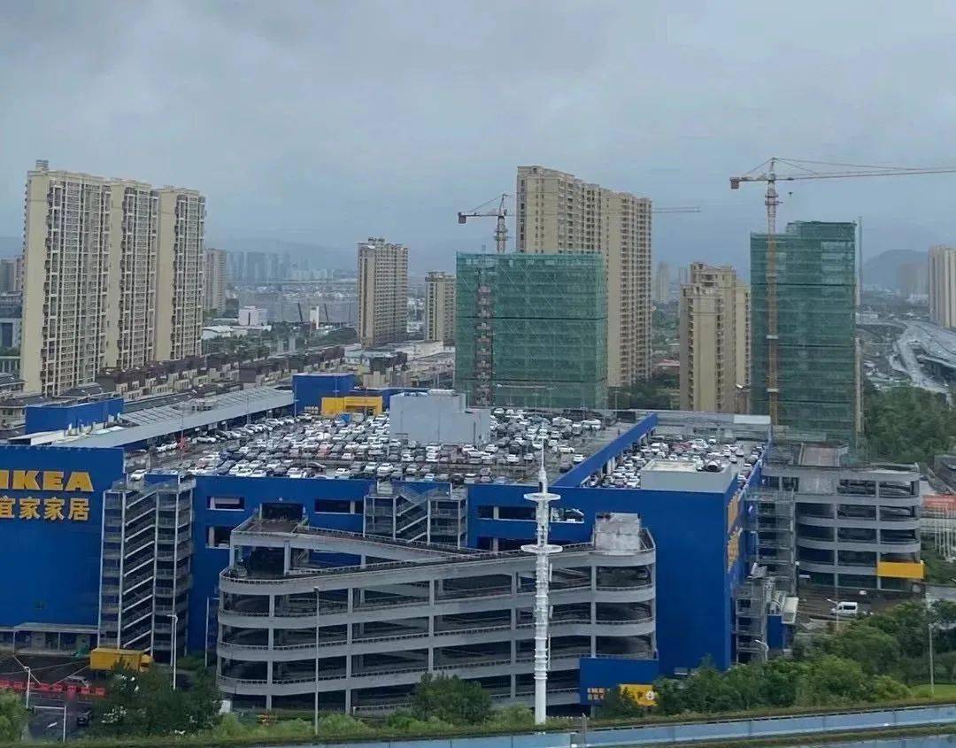 但是,到今天下午4时左右,记者了解到:宁波宜家楼上停车场已停满了