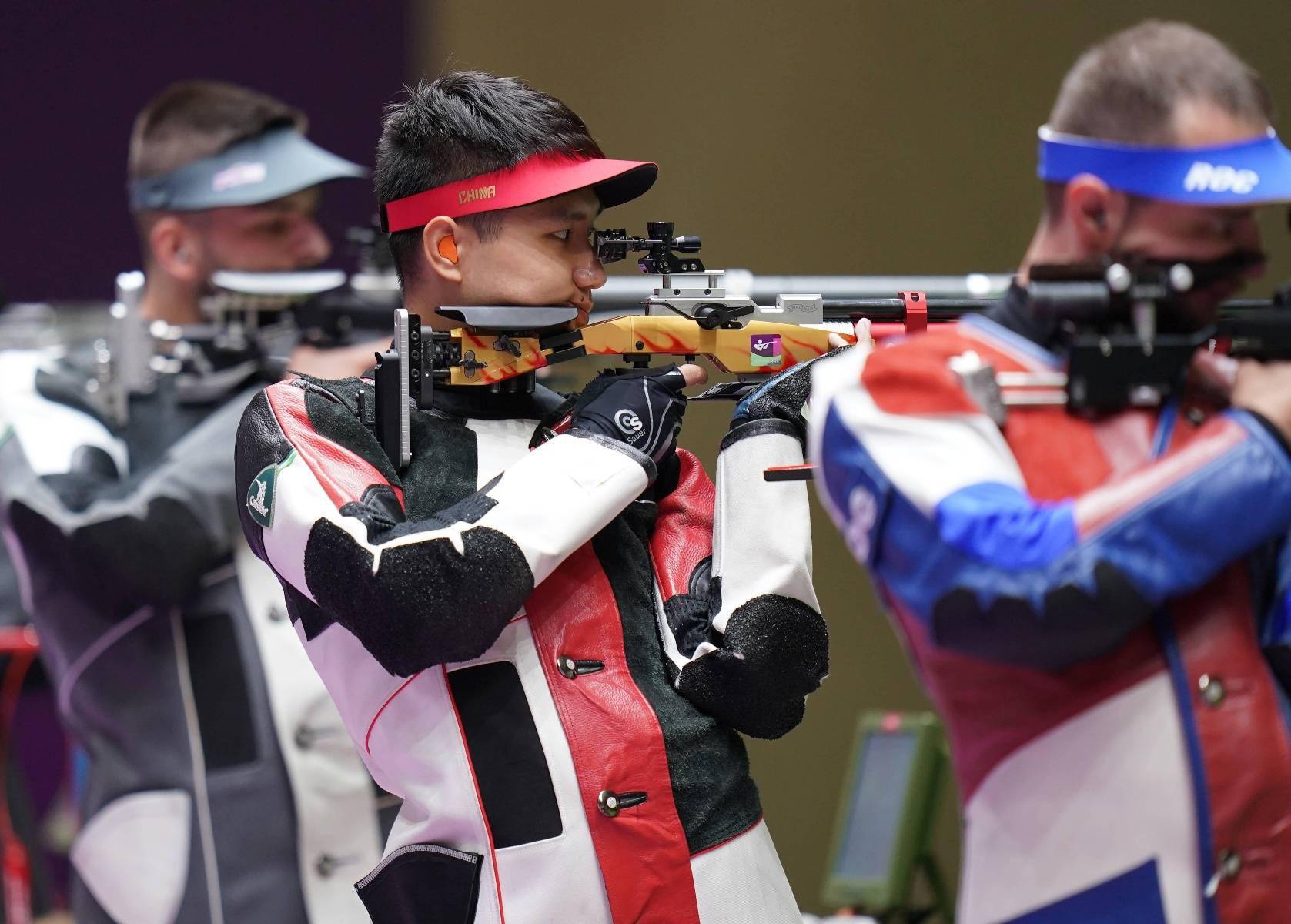 射击——杨皓然获得男子十米气步枪铜牌