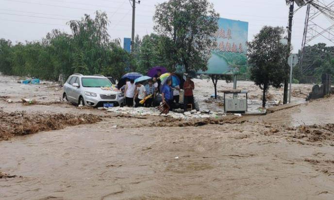 2011年11月大学毕业后被招录到新密市公安局,先后在刑侦大队,大隗