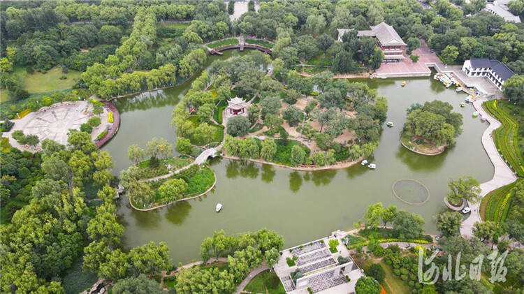 2021年7月22日拍摄河北省张家口市宣化区万柳公园.