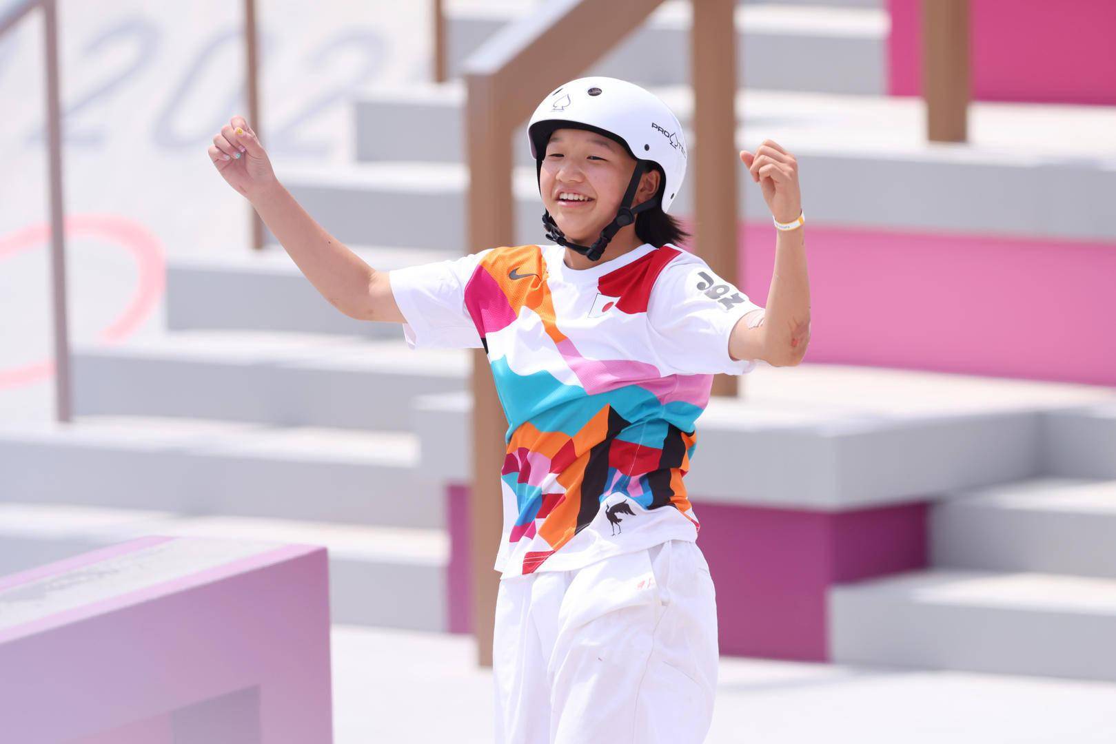 日本13岁滑板少女夺金打破伏明霞纪录成亚洲最年轻的奥运冠军