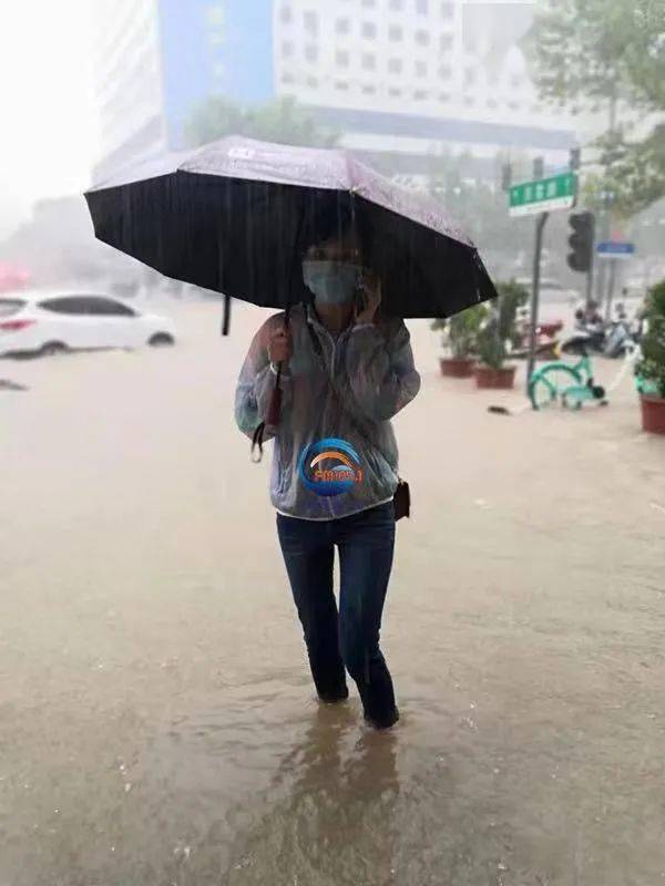 是每一个你让我重生河南交广女记者郑州地铁生死时速