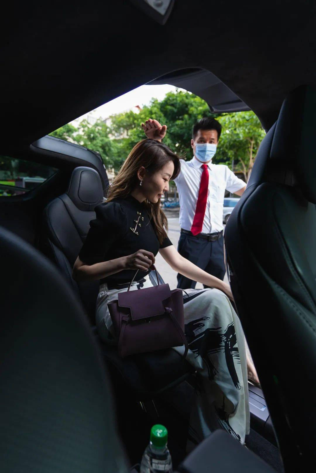 公寓式旅居体验,还有豪车接送?