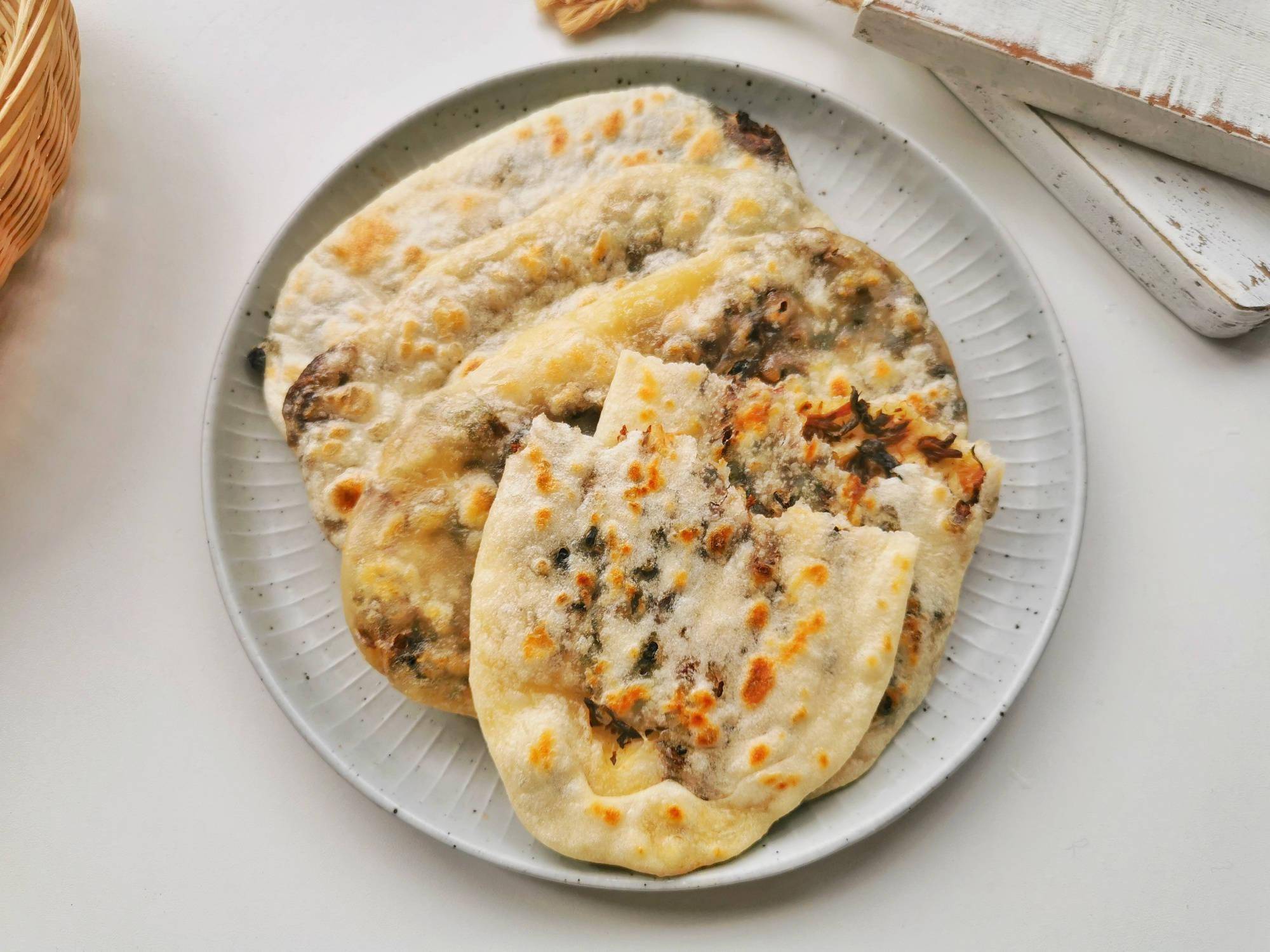 吃了会上瘾的梅干菜饼,不需要发面,不需要油酥,又香又脆真好吃