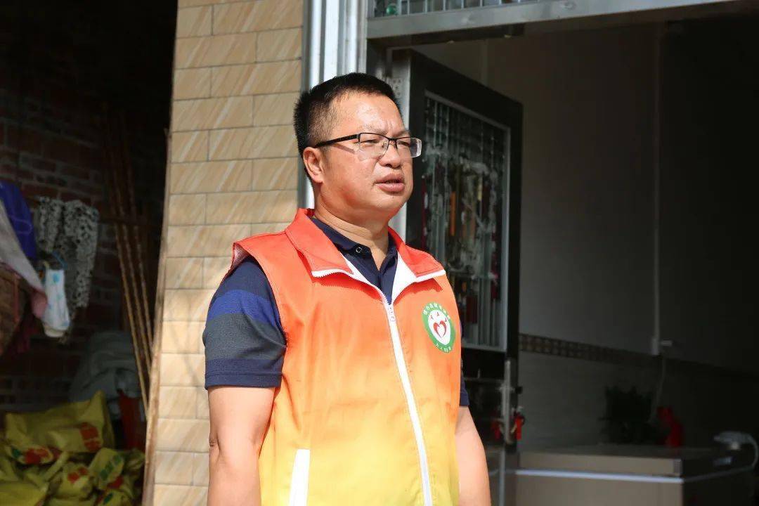 农行红色榜样刘殿军二进村的驻村第一书记