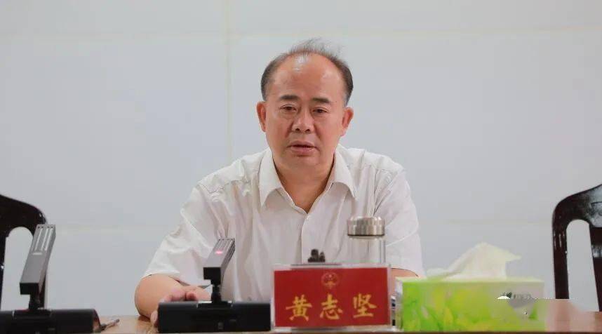 现任江华县长吴军臣图片