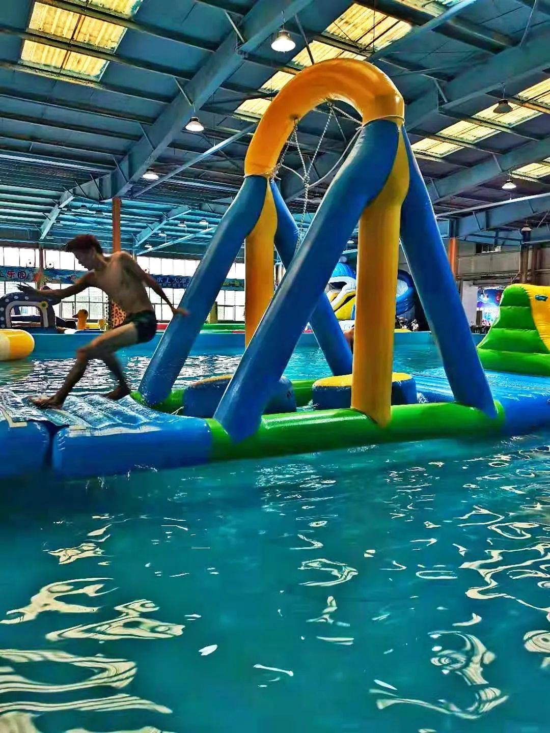 咸阳人室内大型水上乐园劲爆开园199元畅玩鲨鱼滑梯泡沫大战水上闯关