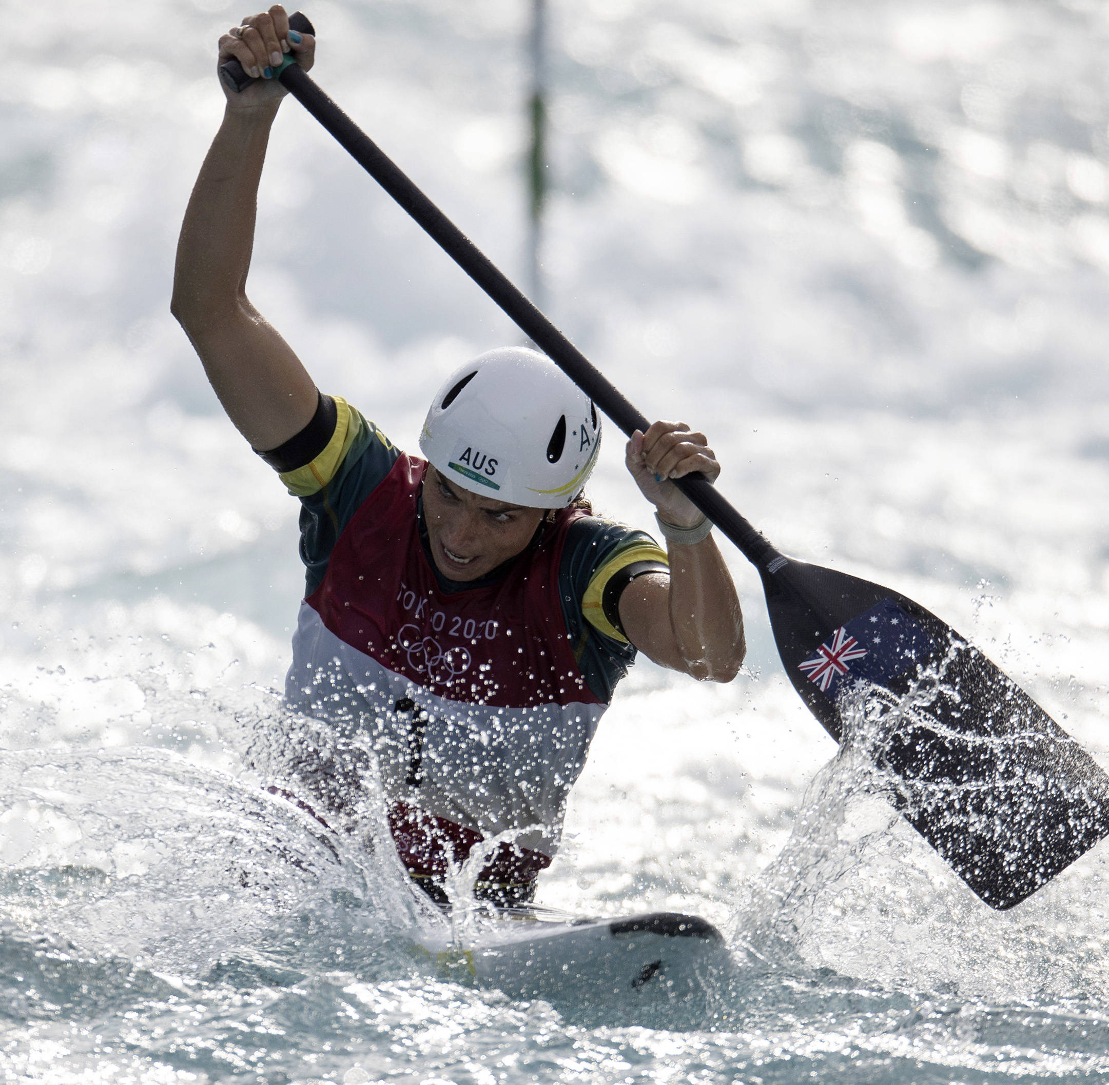 皮划艇激流回旋女子划艇澳大利亚选手夺冠