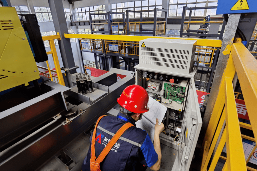 电梯安装修理哪家强巴渝工匠赛场见分晓