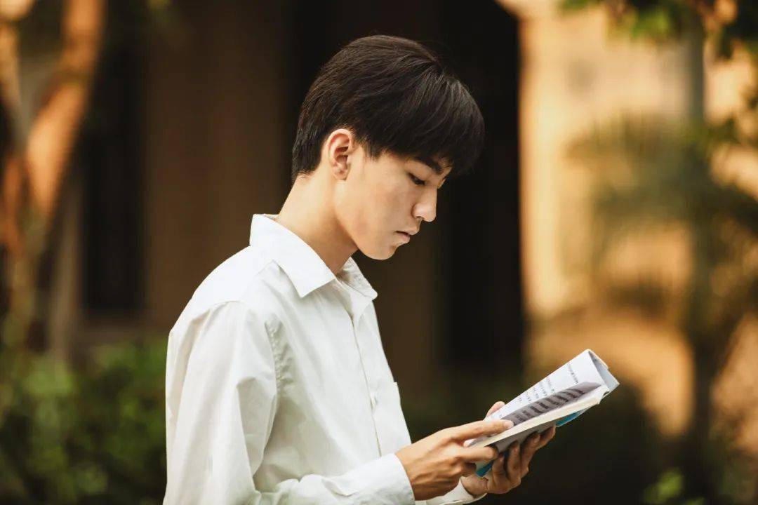 王俊凯最新高清无水印电脑壁纸一看就爱上啦