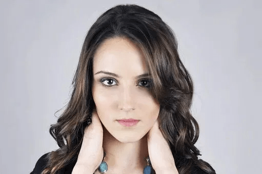 中枢神经|这10个行为伤颈椎、毁腰椎！医生：这个动作天天做，可以帮你省下一大笔医药费！