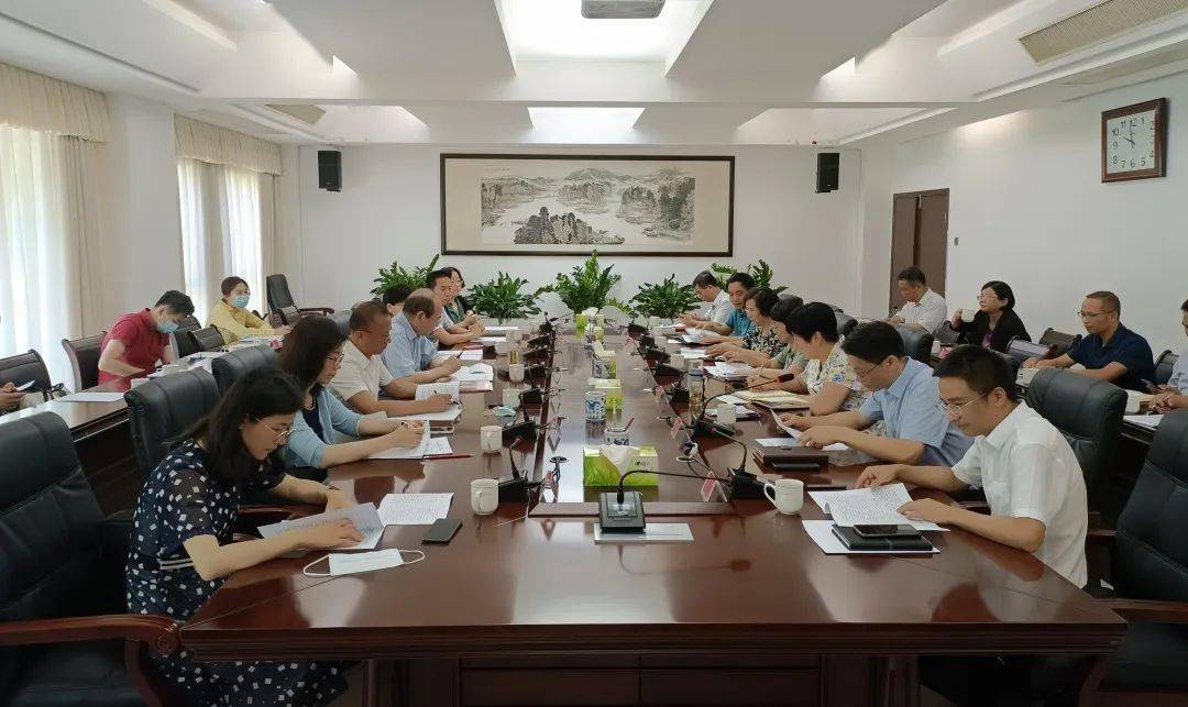 企业家一行观看了《生态上犹 投资福地》宣传片,县政府副县长刘干同志