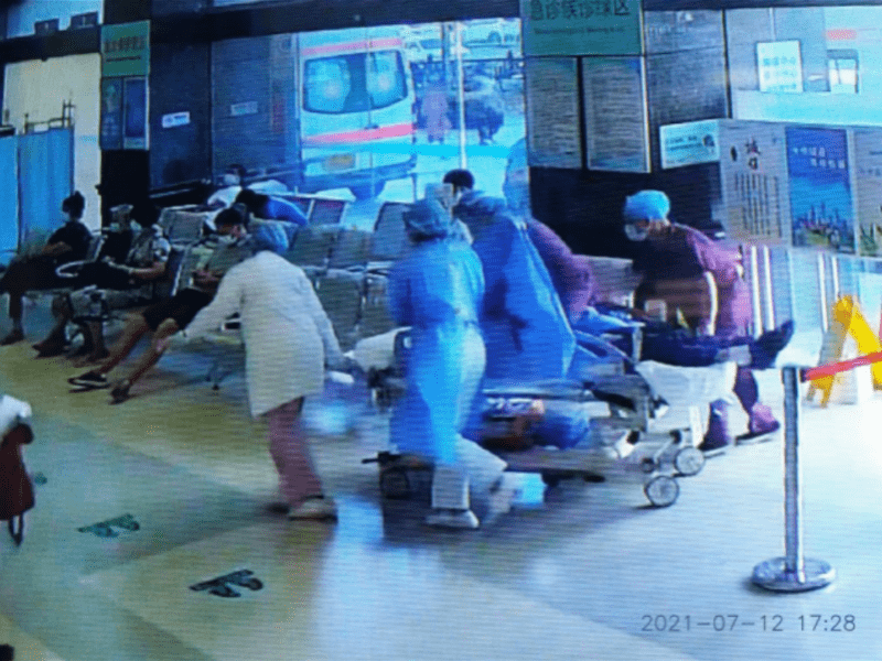 医护|大叔突发心梗，广医二院医护接力拯救生命