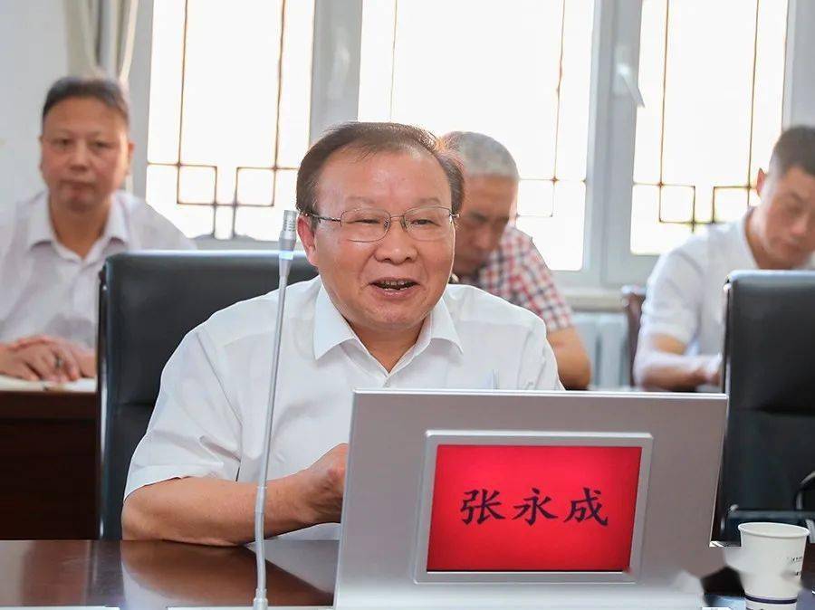 在座谈交流中,张永成表示智能公司领导班子勇于创新,执着追求,这是