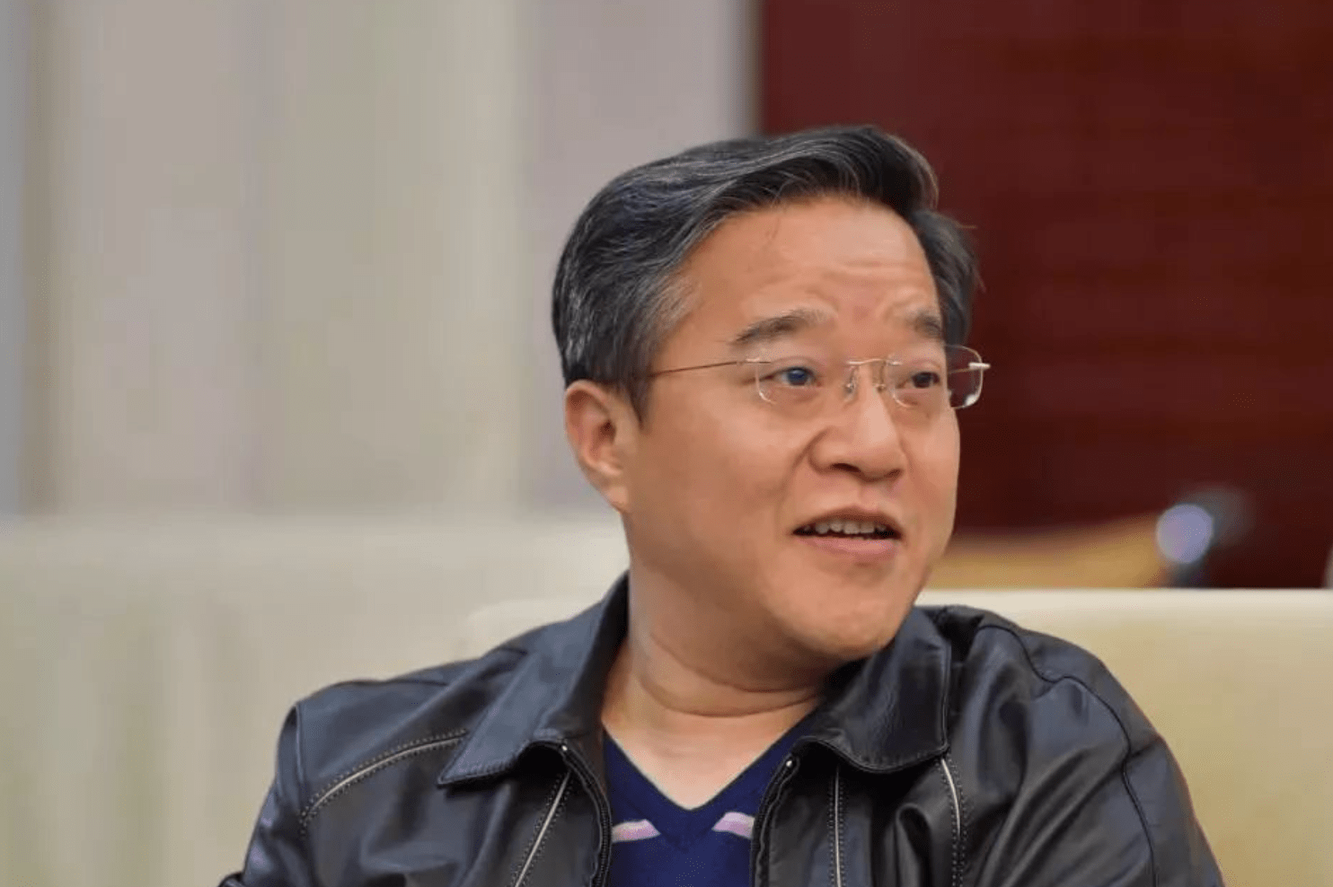 经过了3年的学习,1992年,年仅21岁的鲁伟鼎出任万向集团的副总裁之位