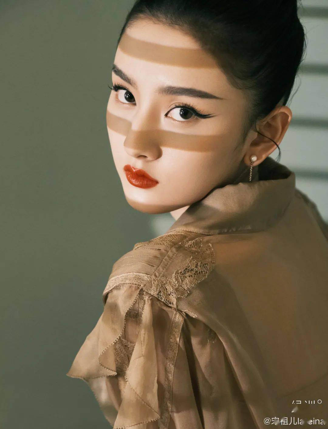 健兴|00后输了，这届95后小花也太会穿了吧！