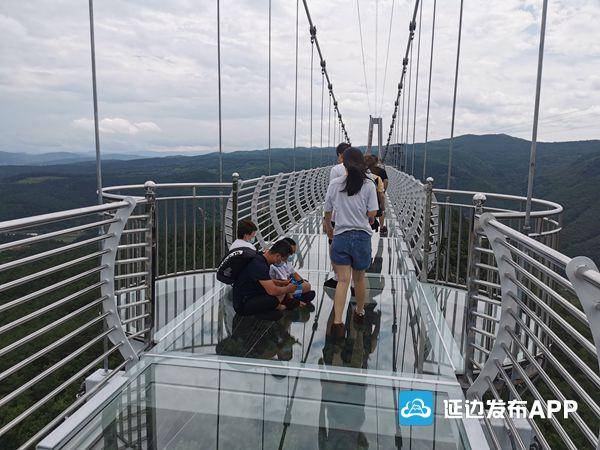 龙井琵岩山风景区5D玻璃吊桥重新开放