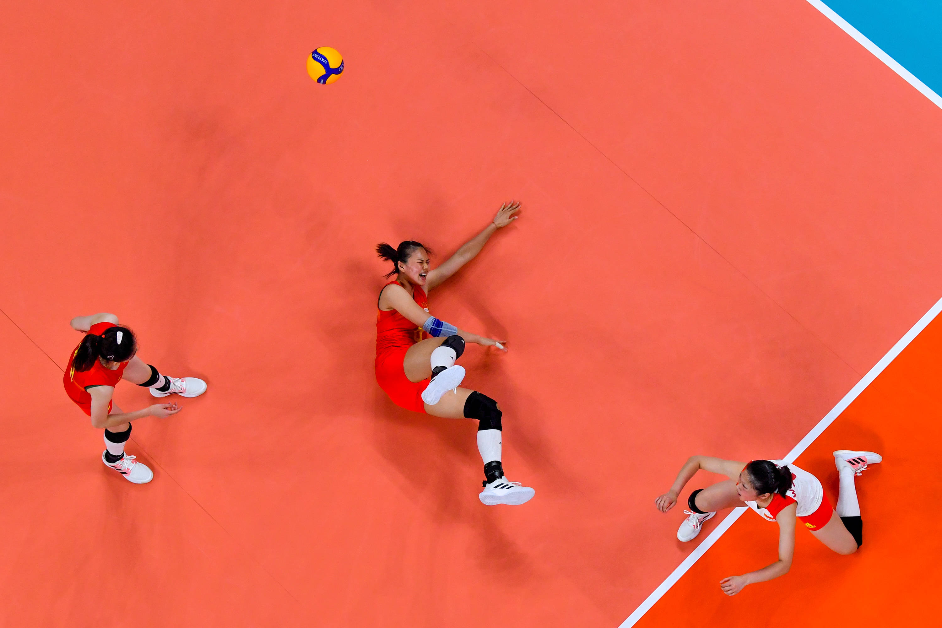 排球女排小组赛中国胜意大利